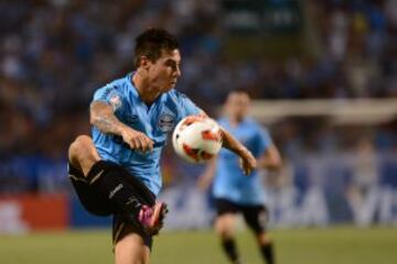 Eduardo Vargas durante un duelo de Gremio por el Brasileirao.