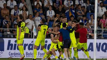 GRAFCAN6557. SANTA CRUZ DE TENERIFE, 19/06/2022.- Los jugadores del Girona CF celebran el tercer gol del equipo catalán durante el encuentro por el ascenso a la LaLiga Santander que disputan hoy domingo frente al Tenerife en el estadio Heliodoro Rodríguez López, en Santa Cruz de Tenerife.EFE/ Miguel Barreto