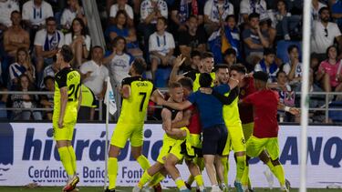GRAFCAN6557. SANTA CRUZ DE TENERIFE, 19/06/2022.- Los jugadores del Girona CF celebran el tercer gol del equipo catalán durante el encuentro por el ascenso a la LaLiga Santander que disputan hoy domingo frente al Tenerife en el estadio Heliodoro Rodríguez López, en Santa Cruz de Tenerife.EFE/ Miguel Barreto
