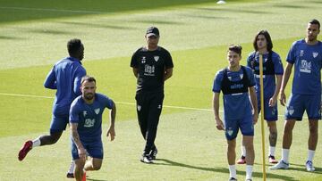 Sergio Pellicer dirigiendo un entrenamiento,.