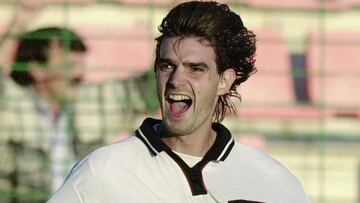 Dani Pendin celebra al unico gol del burgos ante el Extremadura.
PUBLICADA 17/09/01 NA24 2COL
PUBLICADA 18/09/01 NA29 2COL
PUBLICADA 02/10/01 NA MA23 1COL CARA
PUBLICADA 07/10/01 NA MA23 1COL MEDIO CUERPO