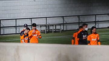 Cheryshev, con Carlos Soler en el entrenamiento de este martes.