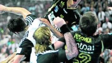 <b>CLÁSICO.</b> Jerome Fernández (Ciudad Real), frente al Kiel alemán.