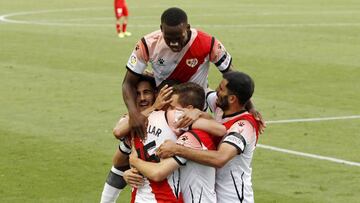 Los jugadores del Rayo celebran el gol de De Frutos al Numancia.