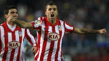 Simao celebra un gol con el Atl&eacute;tico