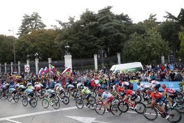 Primoz Roglic se quedó con el título en La Vuelta a España. El podio lo completó Alejandro Valverde y Tadej Pogacar. Superman López se llevó el premio de Supercombativo de la carrera y el Movistar Team de Nairo fue el mejor equipo. 