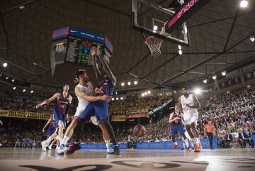 Gustavo Ayón, Chris Singleton y Trey Thompkins.