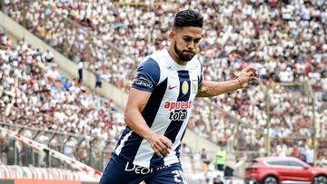 Andrés Andrade en un partido de Alianza Lima.