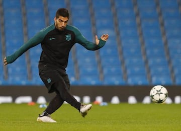 Luis Suárez during this evening's training session at the Etihad.