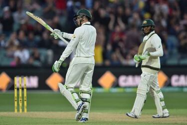 Khawaja and Handscomb set Australia on track in final test