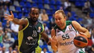 Earl Calloway y Lukasz Koszarek durante el partido. 