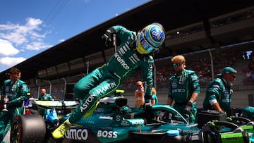 Fernando Alonso sale del Aston Martin de F1.