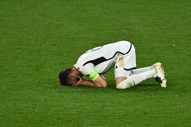 Nacho, el capitán, en un momento de gran emoción tras el pitido final.
