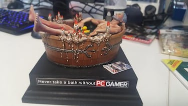 La figura de Geralt de Rivia en la bañera se hace realidad