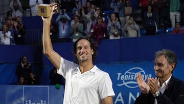 El tenista espa?ol Feliciano L車pez, durante el homenaje que recibi車 en el Torneo de Tenis Playa de Luanco.