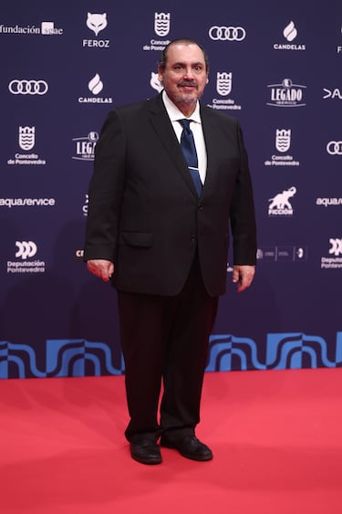 El actor Joaquín Núñez posa en la alfombra roja de los Premios Feroz 2026, en el Pazo da Cultura, en Pontevedra, Galicia. 