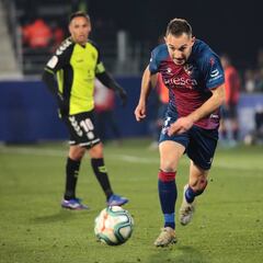 Miguelón enseña a remontar al Huesca