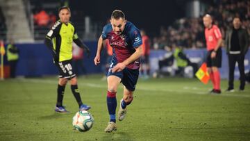 Miguelón enseña a remontar al Huesca