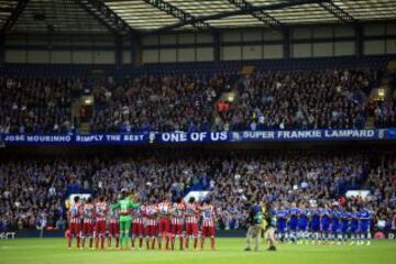Minuto de silencio en homenaje a Tito Vilanova.