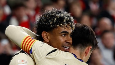 Soccer Football - LaLiga - Athletic Bilbao v FC Barcelona - San Mames, Bilbao, Spain - March 7, 2026 FC Barcelona's Lamine Yamal celebrates scoring their first goal with Pedri REUTERS/Vincent West