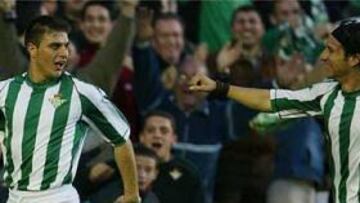 <b>"JOAQUÍN SE IRÁ".</B> Alfonso cree que Joaquín terminará por dejar el Betis. "Pienso que sí, porque es una oferta muy interesante (la del Chelsea). Se irá al Chelsea o al Real Madrid, pero yo prefiero que se vaya al Madrid".