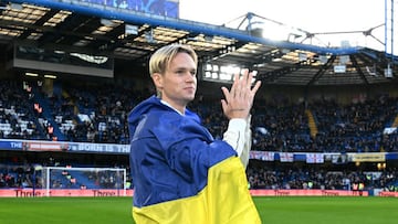 New Chelsea FC signing, Mykhaylo Mudryk applauds