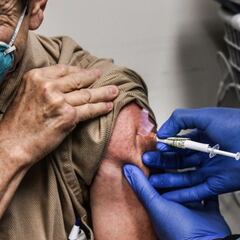 Vacunas Sinopharm y AstraZeneca: efectividad, efectos secundarios y cuándo llegan a Perú