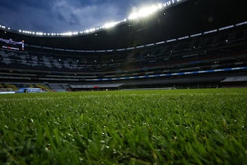 La cancha del Estadio Azteca lista para ser escenario de una edición más del Clásico Nacional 