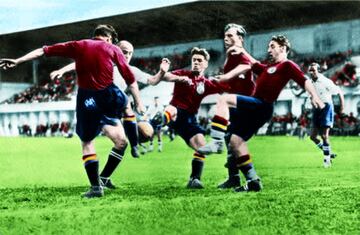 La Selección Española ganó 3-0 a Brasil en el Mundial de Italia 1934 tras una exhibición de juego y eliminó a la canarinha del torneo.
Se trataba de la primera vez que los españoles ganaban a los brasileños.