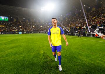 Ronaldo fue recibido por un estadio con capacidad para 24.000 espectadores en la capital saud¨ª.