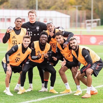 Imagen de un entrenamiento de Tiago Dantas con el primer equipo del Bayern.