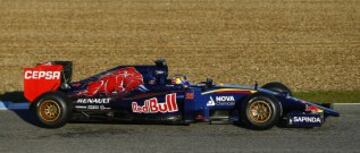 Carlos Sainz Jr, a bordo del Toro Rosso STR10 que conducirá en la temporada de su debut en la F1.