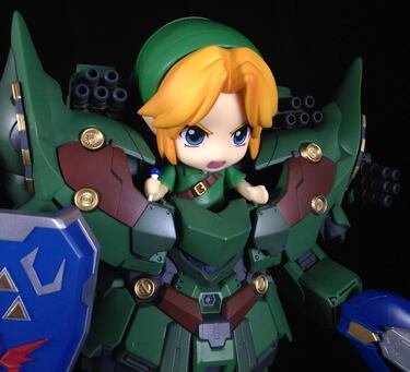 Crean una figura de Link pilotando un Mobile Armor de Gundam
