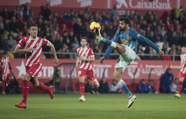 Girona 1-1 Atlético de Madrid | Envío larguísimo de Correa que controló perfectamente Diego Costa entre los dos centrales y el defensa Ramalho, en su intento de despeje, se introduce el balón en su portería.
Foto: Rodolfo Molina
control y gol de Diego