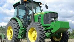 Le roban el tractor y el agricultor lo recupera gracias a un GPS especial para abejas