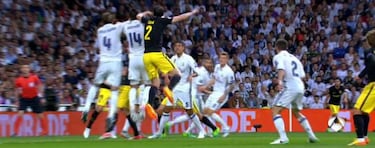 Casemiro tuvo que ser atendido por un golpe de Ramos