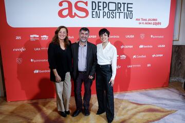 Lola Fernández Ochoa, exdeportista olímpica y presidenta de la fundación Blanca, Juan Antonio Gutiérrez, subdirector de AS y Sara Hurtado, patinadora sobre hielo.
