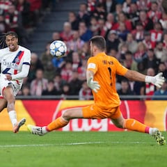 Unai Simón lidera el equipo de la jornada en Champions