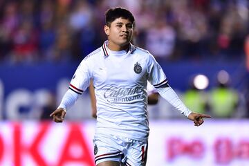 Equipos en los que ha jugado: Chivas.