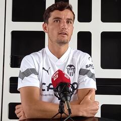 Guillamón: “En el Valencia estoy muy cómodo, esta es mi casa”