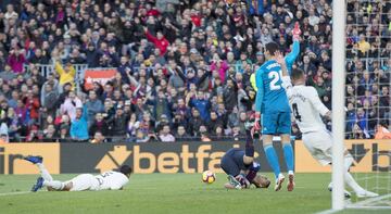 Penalti de Varane a Luis Suárez 