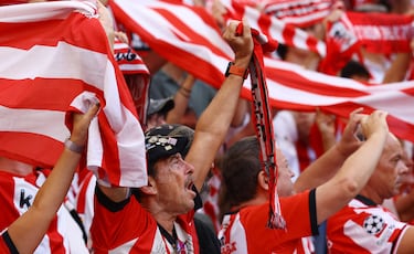 Ambiente en San Mamés en el partido Athletic-Arsenal.