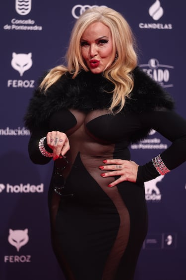 La cantante Silvia Superstar posa en la alfombra roja de los Premios Feroz 2026, en el Pazo da Cultura, en Pontevedra, Galicia. 