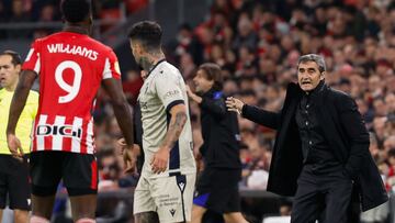 BILBAO, 16/01/2025.- El entrenador del Athletic, Ernesto Valverde (d), durante el partido de octavos de final de la Copa del Rey de fútbol entre Athletic y Osasuna que se disputa este jueves en San Mamés. EFE/ Miguel Tona