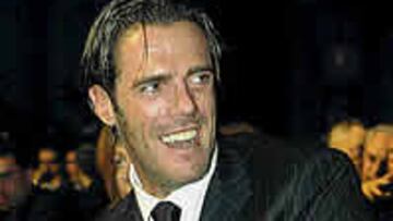 <B>IL BELLO.</b> Fuera de la bici, Cipollini viste con elegancia italiana.