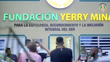 Yerry Mina presenta sede deportiva de su fundaci&oacute;n