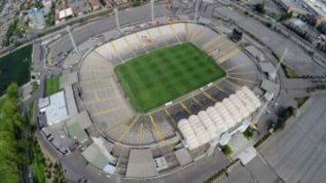 Santiago: La casa del Colo-Colo y de la Universidad Católica recibe la Copa América. Creado en 1975, el máximo escenario de los chilenos tiene una capacidad para 47.347 espectadores.