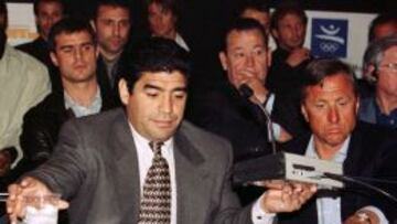 Maradona con Cruyff, en una imagen de archivo.