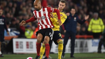 David McGoldrick (L) con Calum Chambers.