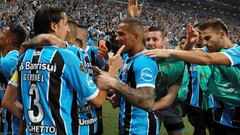 Gremio golpea primero